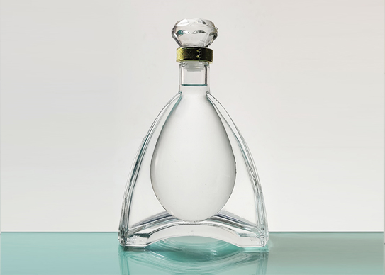 glass bottle that holds liquor