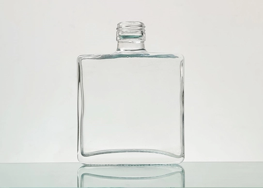150ml unique shape extra white flint glass vodka bottle